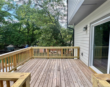 307 E East End Avenue - Photo Thumbnail 9