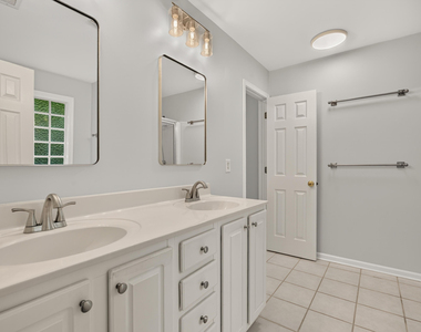 3013 Englefield Drive - Photo Thumbnail 21