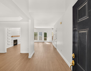 3013 Englefield Drive - Photo Thumbnail 3