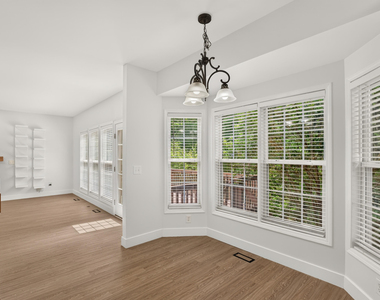 3013 Englefield Drive - Photo Thumbnail 11