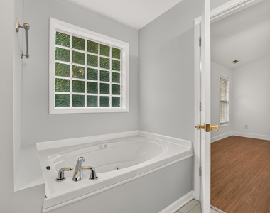 3013 Englefield Drive - Photo Thumbnail 23