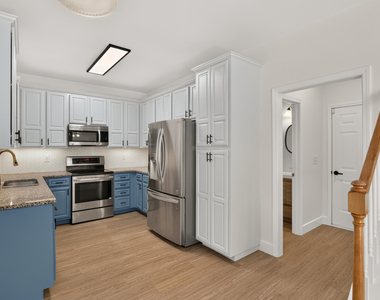 3013 Englefield Drive - Photo Thumbnail 14