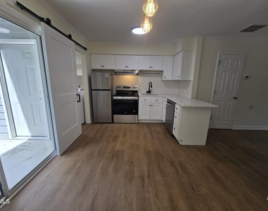 118 Chaucer Court - Photo Thumbnail 9