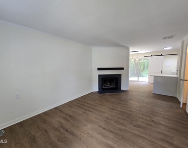 118 Chaucer Court - Photo Thumbnail 3