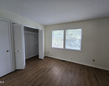 118 Chaucer Court - Photo Thumbnail 24