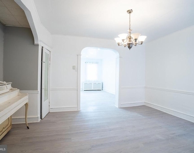 241 S St Bernard Street - Photo Thumbnail 5