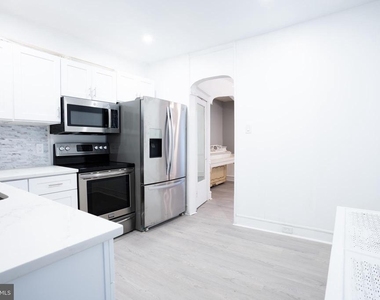 241 S St Bernard Street - Photo Thumbnail 6
