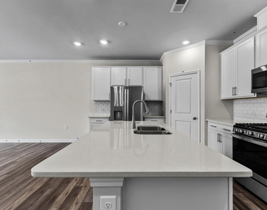 5104 Anamosa Street - Photo Thumbnail 4