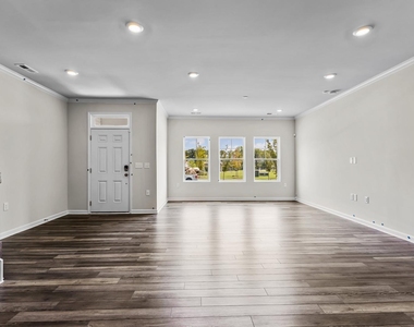 5104 Anamosa Street - Photo Thumbnail 7
