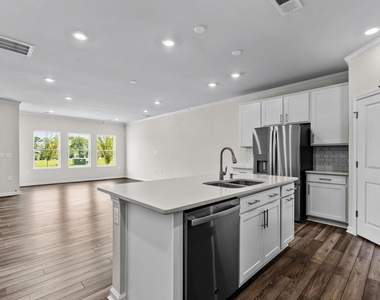 5104 Anamosa Street - Photo Thumbnail 5