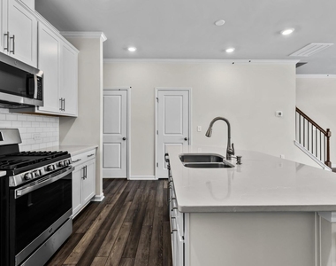 5104 Anamosa Street - Photo Thumbnail 6