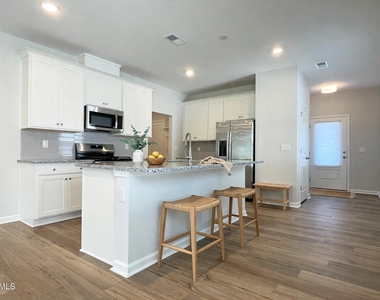1605 Immagene Way - Photo Thumbnail 3