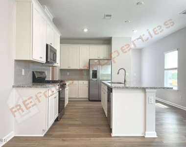 1605 Immagene Way - Photo Thumbnail 2