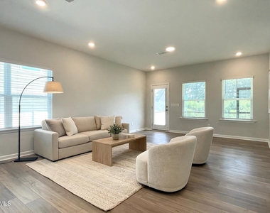 1605 Immagene Way - Photo Thumbnail 9