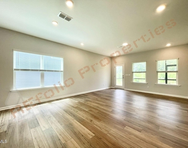 1605 Immagene Way - Photo Thumbnail 6