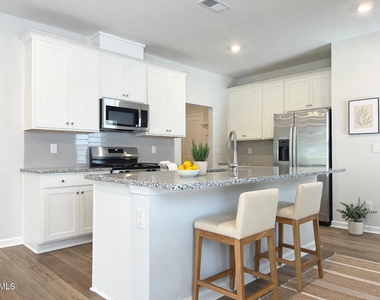 1605 Immagene Way - Photo Thumbnail 5