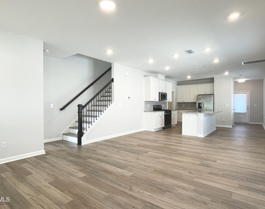 1605 Immagene Way - Photo Thumbnail 10