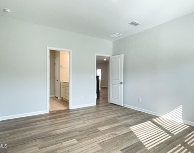 1605 Immagene Way - Photo Thumbnail 16