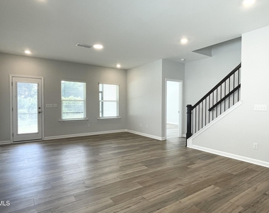 1605 Immagene Way - Photo Thumbnail 6