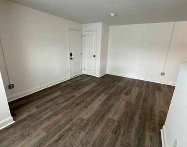 1841 Davisville Road - Photo Thumbnail 4
