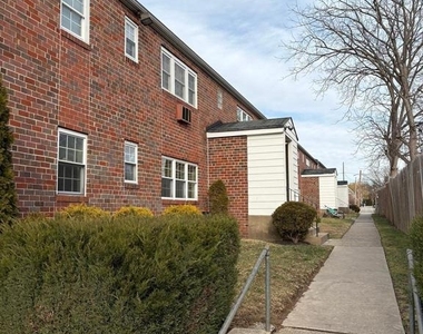 210 Trinity Avenue - Photo Thumbnail 10