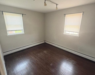 210 Trinity Avenue - Photo Thumbnail 6