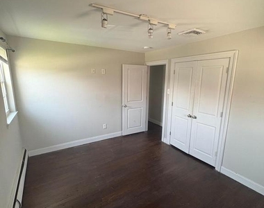 210 Trinity Avenue - Photo Thumbnail 4