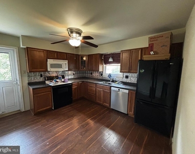 30 Forest Avenue - Photo Thumbnail 3