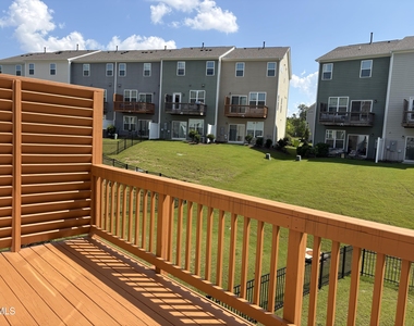 1042 Commack Drive - Photo Thumbnail 18