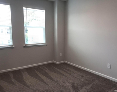 1042 Commack Drive - Photo Thumbnail 11