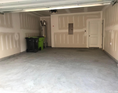 1042 Commack Drive - Photo Thumbnail 16