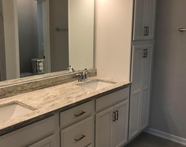 1042 Commack Drive - Photo Thumbnail 8