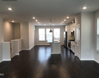 1042 Commack Drive - Photo Thumbnail 2