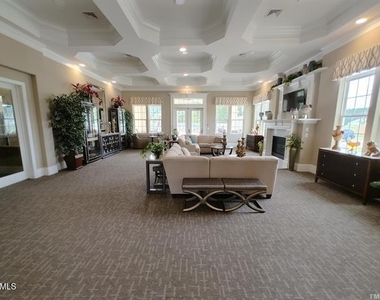 1042 Commack Drive - Photo Thumbnail 25