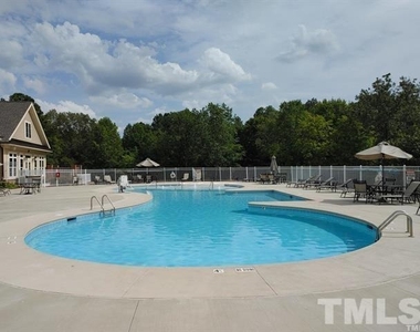 1042 Commack Drive - Photo Thumbnail 25