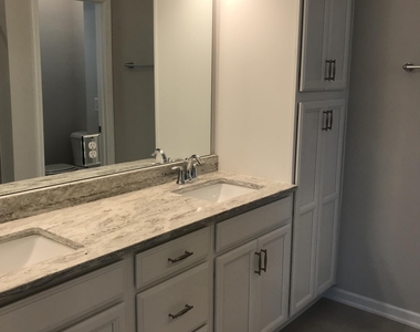 1042 Commack Drive - Photo Thumbnail 9