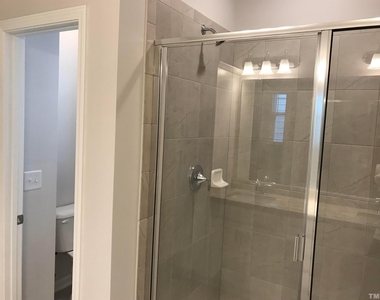 1042 Commack Drive - Photo Thumbnail 9