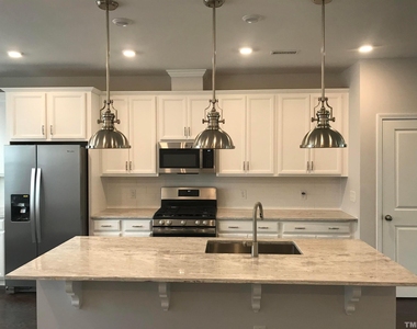 1042 Commack Drive - Photo Thumbnail 4