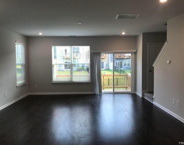 1042 Commack Drive - Photo Thumbnail 3