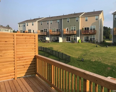 1042 Commack Drive - Photo Thumbnail 17