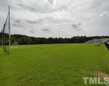 1042 Commack Drive - Photo Thumbnail 26