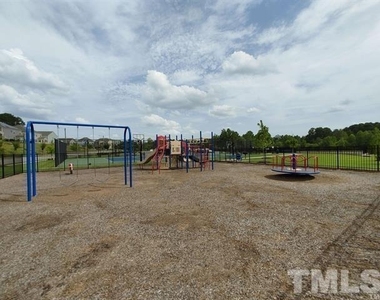 1042 Commack Drive - Photo Thumbnail 27