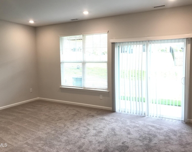 1042 Commack Drive - Photo Thumbnail 14