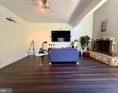 274 W Chelsea Circle - Photo Thumbnail 8
