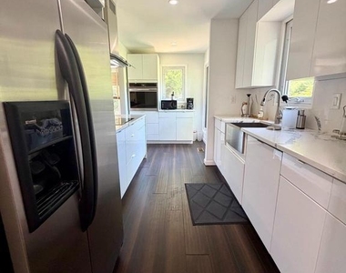 274 W Chelsea Circle - Photo Thumbnail 12