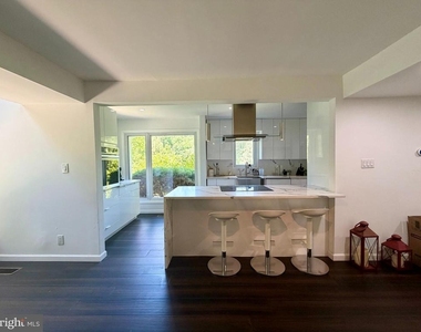 274 W Chelsea Circle - Photo Thumbnail 10