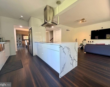 274 W Chelsea Circle - Photo Thumbnail 17