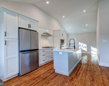 308 Lenox Road - Photo Thumbnail 6