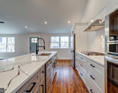 308 Lenox Road - Photo Thumbnail 9