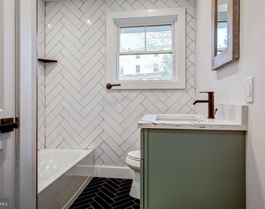 308 Lenox Road - Photo Thumbnail 19